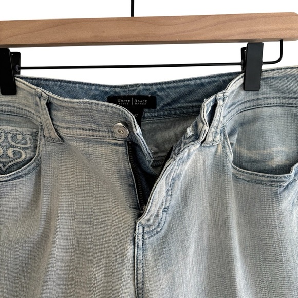 White House Black Market Light Wash Jeans Size 6R Bootleg Embroidered Boho - Picture 7 of 16